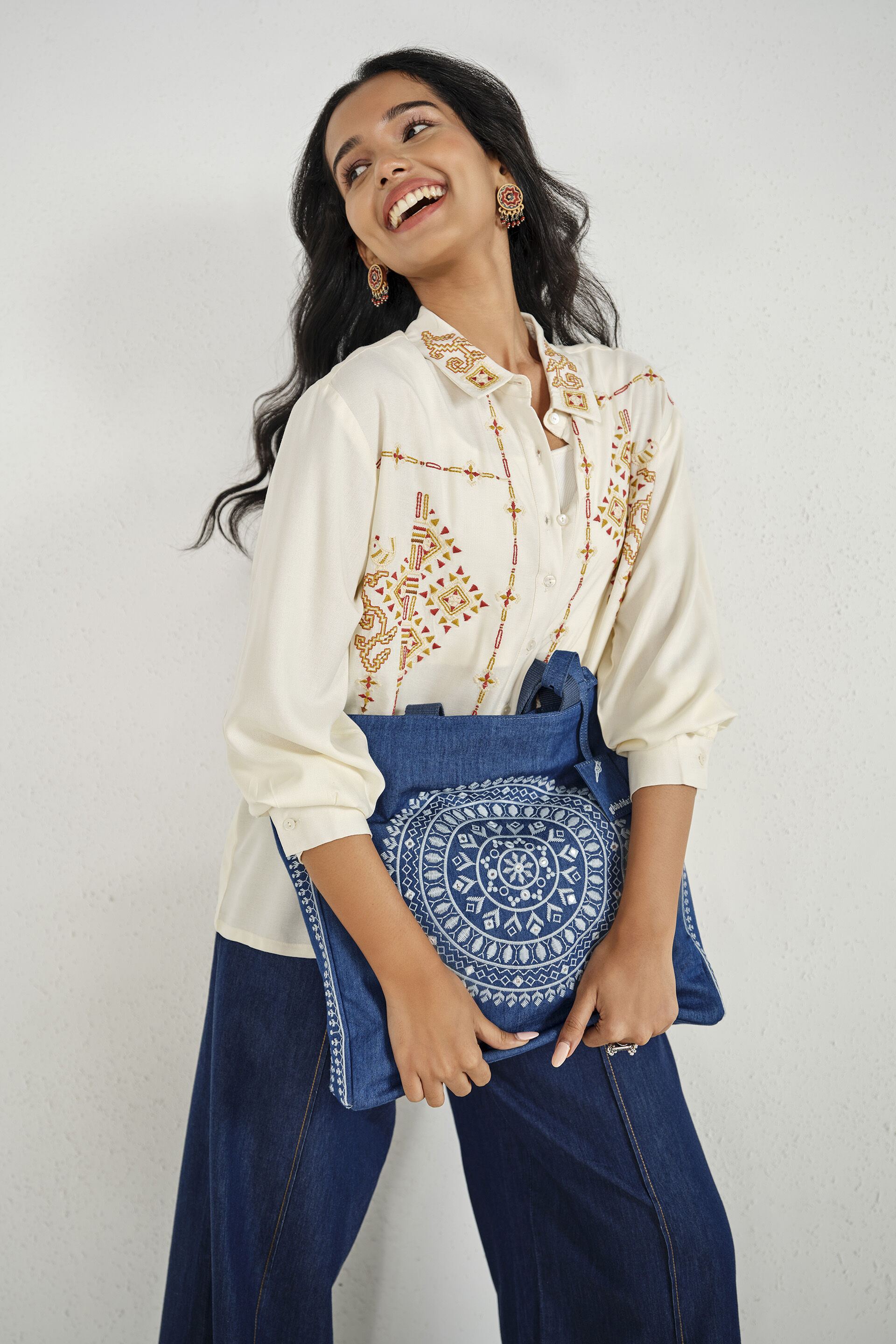 Off-White Embroidered Boxy Shirt, Off White, image 2